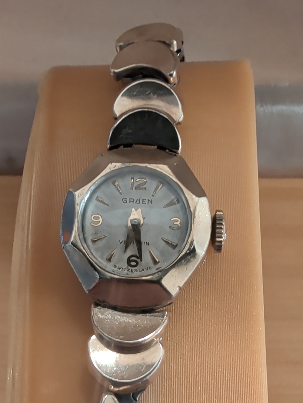 Vintage Gruen Ladies Mechanical Watch – Mid-Century – Champion Expansion Band